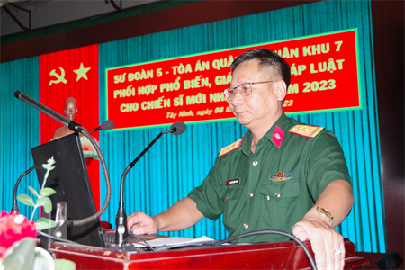 Sư đoàn 5 phổ biến, giáo dục pháp luật cho chiến sĩ mới năm 2023