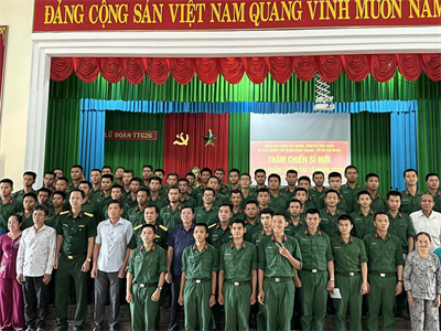 Quận Bình Thạnh thăm hỏi, động viên chiến sĩ mới