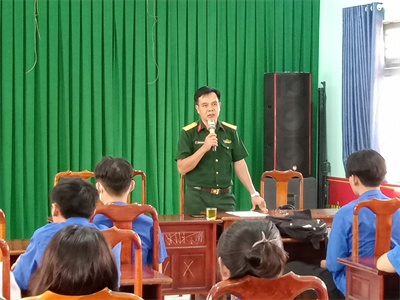 Ban CHQS thị xã Chơn Thành tuyên truyền tuyển sinh quân sự năm 2023