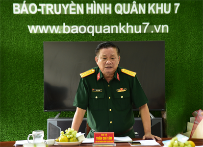 Thủ trưởng Cục Chính trị làm việc với Báo Quân khu 7