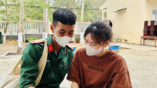 Gặp mặt chính quyền địa phương, gia đình và chiến sĩ mới