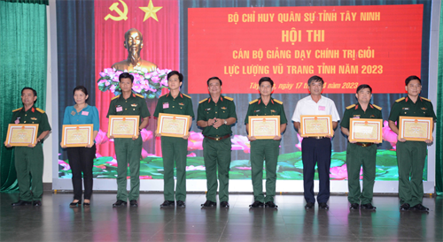 LLVT tỉnh Tây Ninh: 100% thí sinh tham gia Hội thi cán bộ chính trị giỏi đạt khá, giỏi