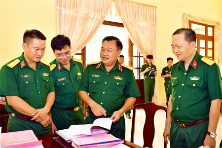 Quân khu kiểm tra thực hiện quy chế dân chủ cơ sở Đảng ủy Sư đoàn 302