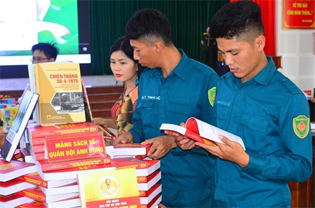 Bộ CHQS tỉnh Lâm Đồng tổ chức Ngày Sách và Văn hóa đọc Việt Nam