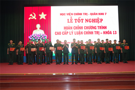 47 học viên khoá 13 hoàn thành chương trình cao cấp lý luận chính trị