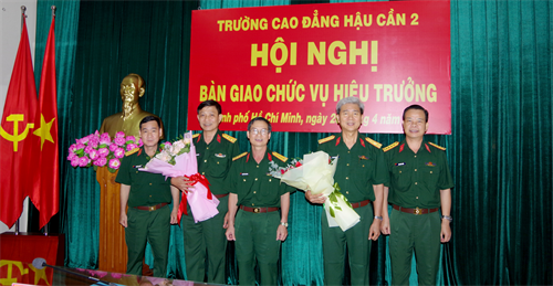 Bàn giao chức trách, nhiệm vụ hiệu trưởng Trường Cao đẳng Hậu cần 2