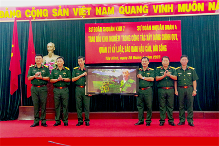 Sư đoàn 9 tham quan, trao đổi kinh nghiệm tại Sư đoàn 5