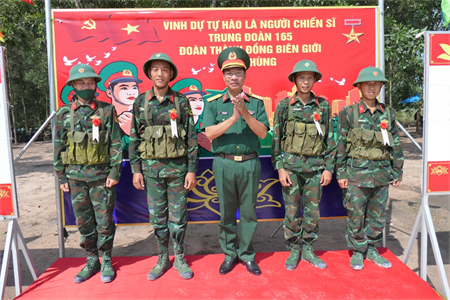 Kinh nghiệm rèn luyện tâm lý, bản lĩnh của chiến sĩ mới trong kiểm tra “3 tiếng nổ”