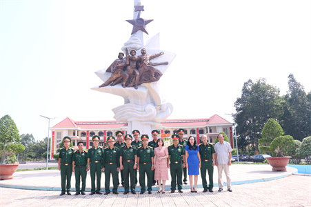 Giữ gìn và tăng cường giáo dục truyền thống cách mạng cho cán bộ, chiến sĩ