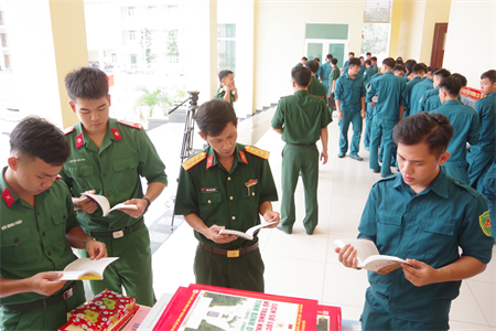 Bộ CHQS tỉnh Bình Dương hưởng ứng Ngày Sách và Văn hóa đọc Việt Nam lần II năm 2023