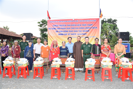 Đoàn Kinh tế - Quốc phòng 778: Giúp đồng bào thay đổi nếp nghĩ, cách làm