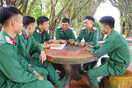 Làm rõ luận điểm “Dân chủ xã hội chủ nghĩa là bản chất của chế độ ta, vừa là mục tiêu, vừa là động lực của sự phát triển đất nước”