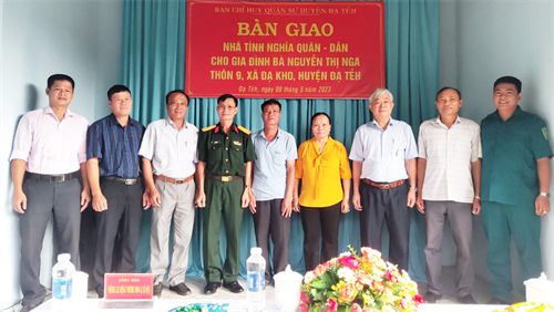 Huyện Đạ Tẻh bàn giao nhà tình nghĩa quân dân