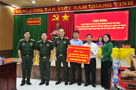 Đoàn công tác Bộ Tư lệnh TPHCM làm việc tại huyện Mỏ Cày Bắc