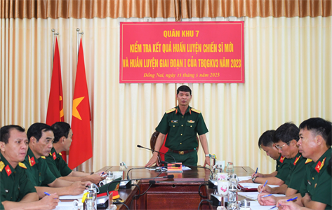 Quân khu kiểm tra kết quả huấn luyện chiến sĩ mới và huấn luyện giai đoạn 1 năm 2023