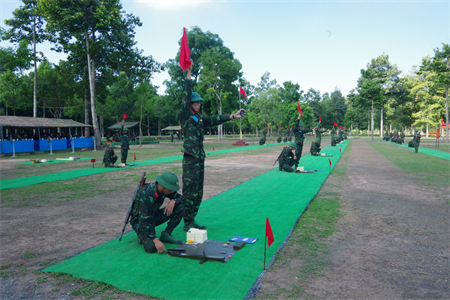 Quân đoàn 4 tổ chức tham quan kiểm tra “3 tiếng nổ” tại Sư đoàn 9