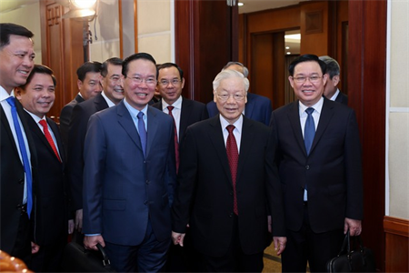 T.Ư khai mạc hội nghị giữa nhiệm kỳ, lấy phiếu tín nhiệm Bộ Chính trị, Ban Bí thư