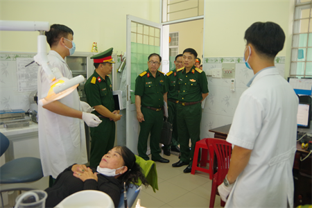 Cục Quân y khảo sát công tác Quân y và bảo hiểm y tế tại sư đoàn 9