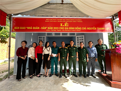Ban CHQS huyện Dầu Tiếng bàn giao “Nhà tình nghĩa quân - dân”