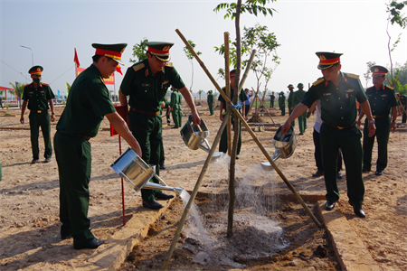 Sư đoàn 5: Phát động trồng cây “Đời đời nhớ ơn Bác Hồ”