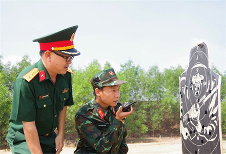 Lữ đoàn 77 kiểm tra “3 tiếng nổ” chiến sĩ mới đạt khá, giỏi