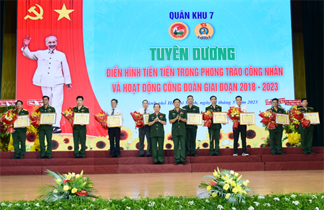 Tuyên dương các tập thể, cá nhân tiêu biểu trong phong trào công nhân và hoạt động công đoàn Quân khu, giai đoạn 2018 – 2023