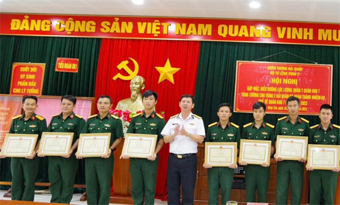 Vùng 2 Hải quân biểu dương lực lượng quân y thực hiện nhiệm vụ trên biển