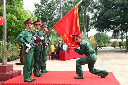 Trung đoàn 736 tổ chức Lễ tuyên thệ chiến sĩ mới năm 2023