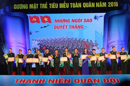 Tuyên dương 10 gương mặt trẻ tiêu biểu toàn quân
