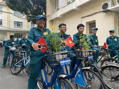 LLVT quận Bình Thạnh diễu hành “Vì Bình Thạnh màu xanh”