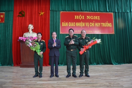 Bàn giao nhiệm vụ Chỉ huy trưởng Bộ CHQS tỉnh Lâm Đồng