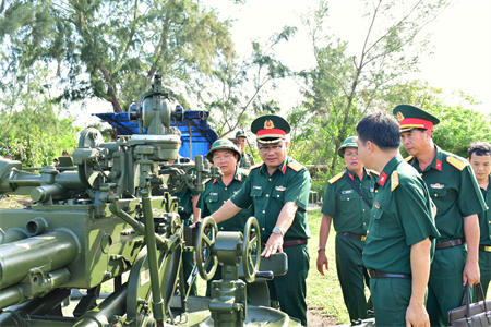 Bộ Tư lệnh Quân khu 7 kiểm tra công tác quân sự, quốc phòng tại Ban CHQS huyện Phú Qúy