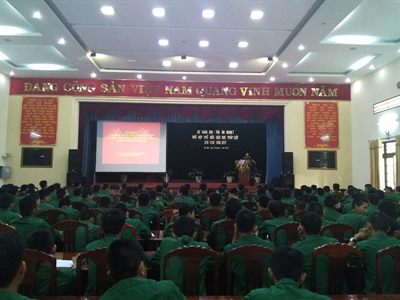 Sư đoàn BB5: Phổ biến giáo dục pháp luật cho chiến sĩ mới