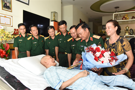 Bộ Tư lệnh Quân khu mừng thọ Thiếu tướng Võ Minh Như