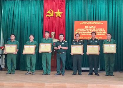 Ban CHQS Quận 8 bế mạc huấn luyện quân nhân dự bị