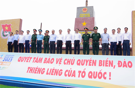 Chủ tịch nước Võ Văn Thưởng thăm, làm việc với Đảng bộ, chính quyền, LLVT và Nhân dân huyện Phú Quý