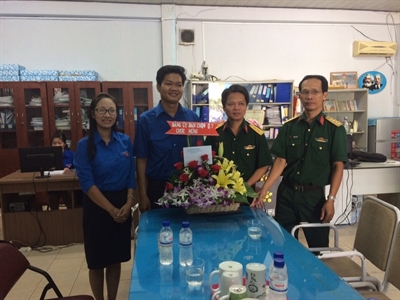 Ban CHQS Quận 7 thăm và chúc mừng Quận đoàn 7.
