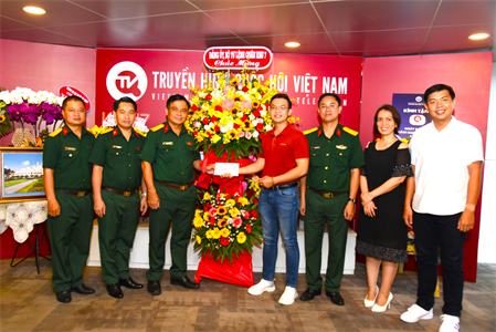 Bộ Tư lệnh Quân khu chúc mừng các cơ quan báo chí