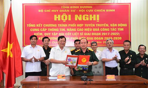 Bộ CHQS tỉnh và Hội CCB tỉnh Bình Dương ký kết Chương trình phối hợp tuyên truyền, vận động cung cấp thông tin về liệt sĩ