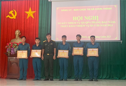 Ban CHQS thị xã Chơn Thành sơ kết nhiệm vụ quân sự quốc phòng 6 tháng đầu năm 2023
