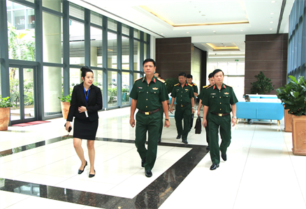 Thủ trưởng Bộ Tư lệnh Quân khu kiểm tra công tác phục vụ, bảo đảm Hội nghị tổng kết và tham quan các mô hình điểm trên địa bàn