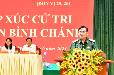 Thiếu tướng Đặng Văn Lẫm tiếp xúc cử tri huyện Bình Chánh và Quận 6 sau kỳ họp lần thứ 5, Quốc hội khóa XV