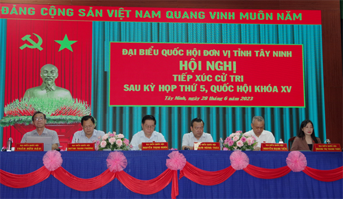 Thượng tướng Nguyễn Trọng Nghĩa tiếp xúc cử tri tại Sư đoàn 5