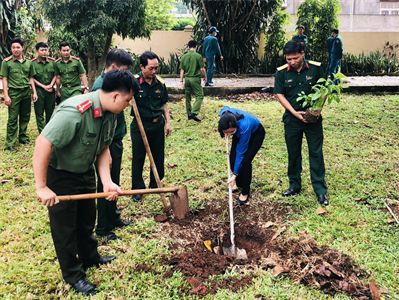Ban CHQS huyện Châu Đức phối hợp thực hiện chiến dịch “Hành quân xanh”