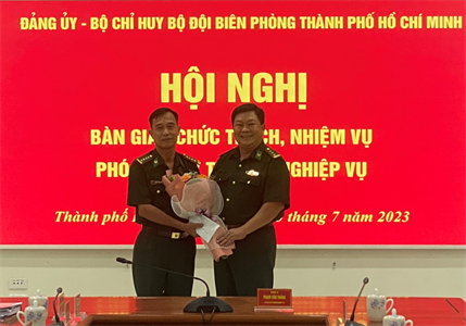 Bộ đội Biên phòng TPHCM bàn giao chức trách, nhiệm vụ Phó Chỉ huy trưởng nghiệp vụ