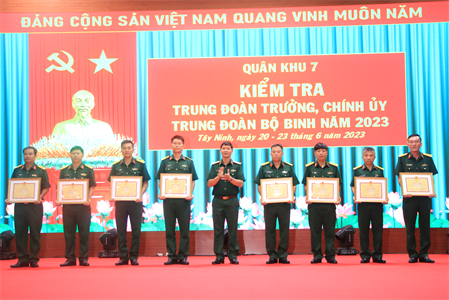 Trung tá Lê Thanh - Giải nhất toàn năng Chính ủy Trung đoàn bộ binh năm 2023