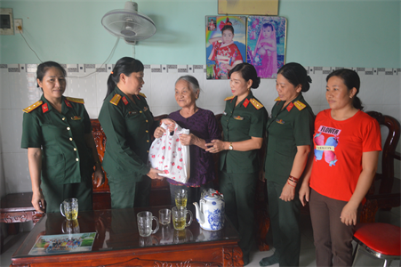 Sư đoàn 5: Nhiều hoạt động kỷ niệm 76 năm Ngày Thương binh - Liệt sĩ