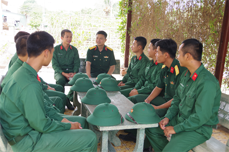 Gửi phụ cấp về cho gia đình – việc làm ý nghĩa