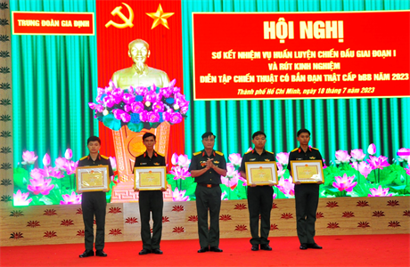 Trung đoàn Gia Định sơ kết nhiệm vụ huấn luyện chiến đấu giai đoạn 1