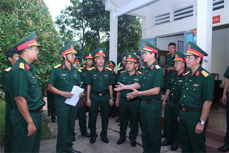 Sư đoàn 5 rút kinh nghiệm xây dựng đơn vị điểm về huấn luyện điều lệnh, xây dựng chính quy, quản lý kỷ luật